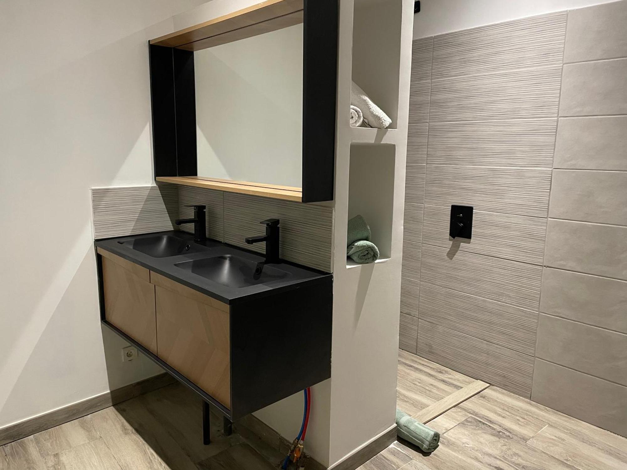 Appartement Coquet Dans Le Centre De Mèze Exterior foto